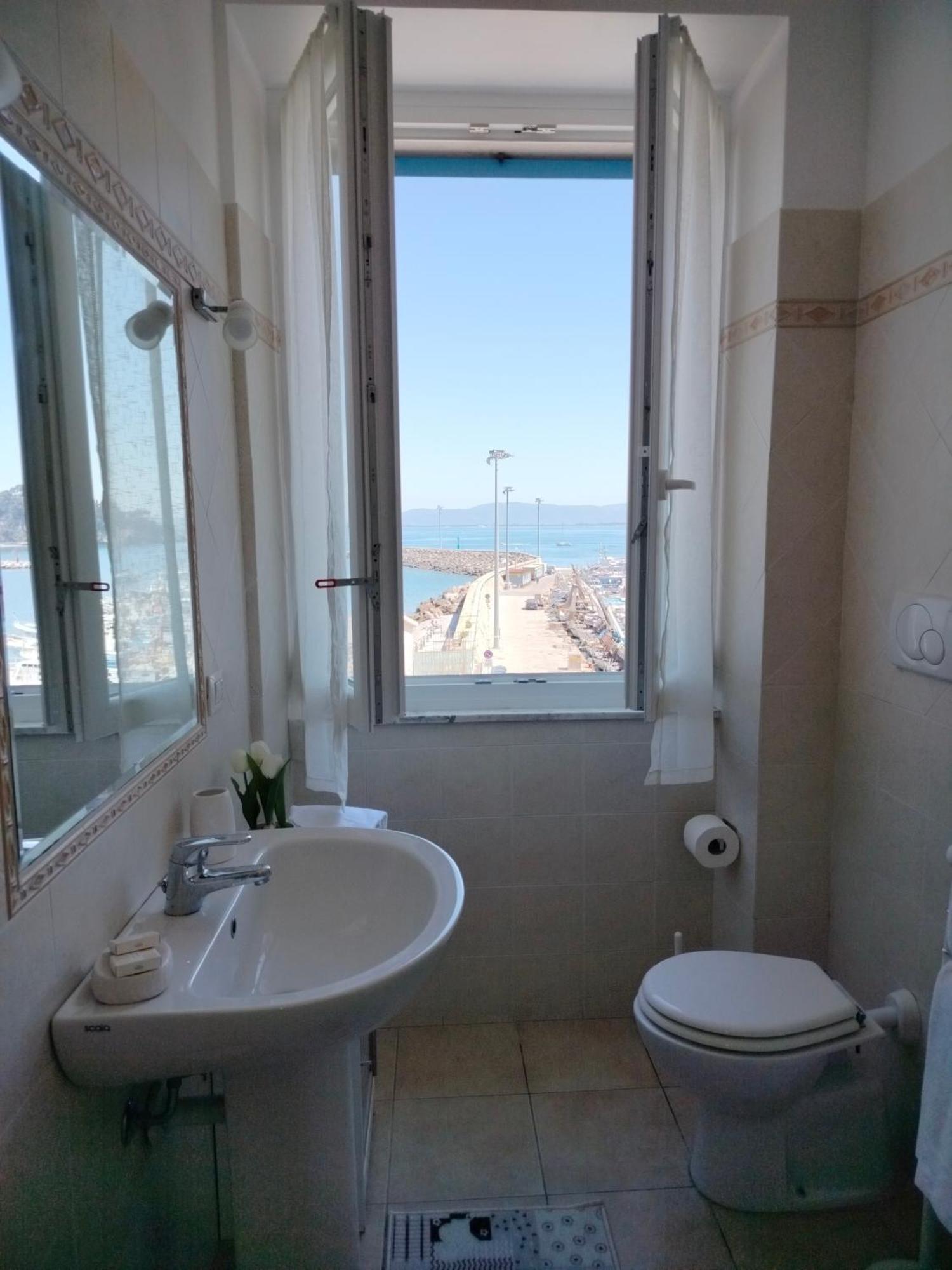 Casa La Marinella Sul Porto Lejlighed Porto Santo Stefano  Eksteriør billede